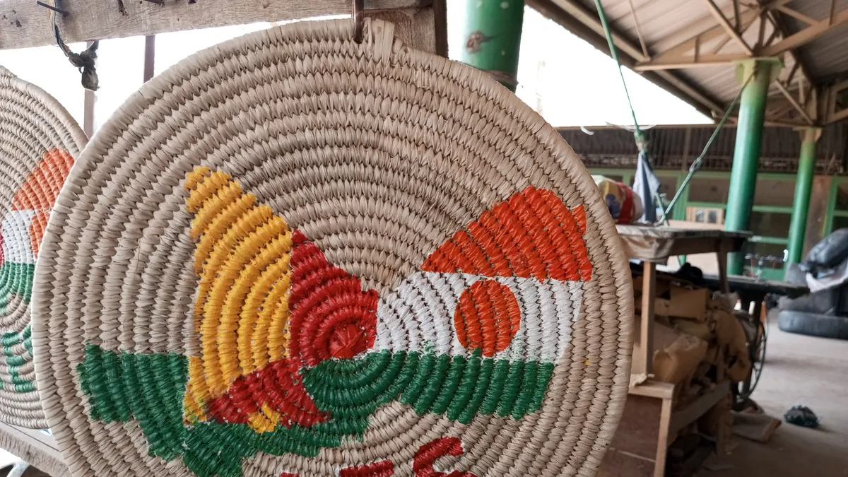 Woven emblem of the Alliance of Sahel States in the colours of Mali, Burkina Faso and Niger